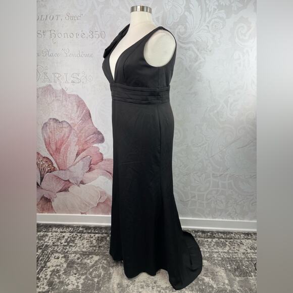 Mac Duggal Style 49454 size 16 NWOT Shoulder Bow - Picture 2 of 11